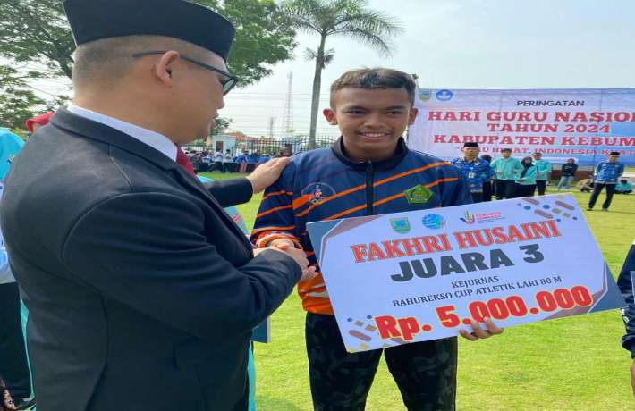 Atlet Berbakat MAN 1 Kebumen Terima Penghargaan dari Bupati