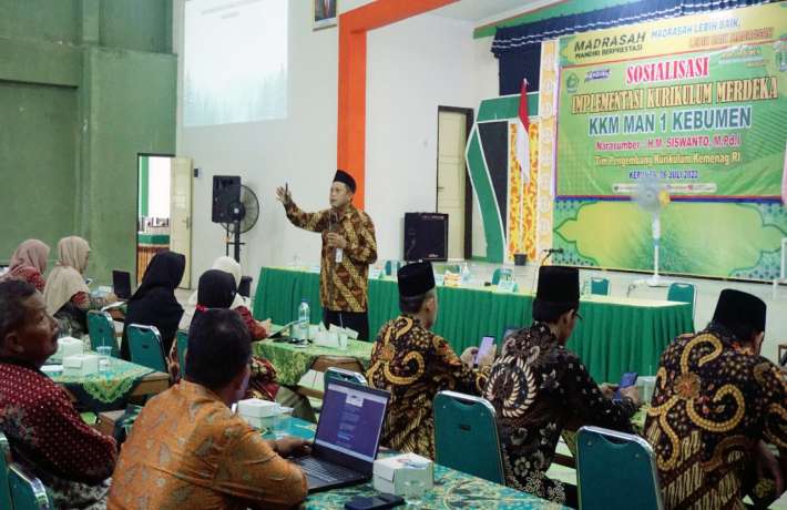 TINGKATKAN KUALITAS PEMBELAJARAN KKM MAN 1 KEBUMEN GELAR SOSIALISASI IMPLEMENTASI KURIKULUM  MERDEKA