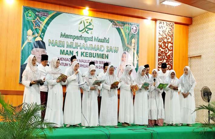 Pembacaan Al Barzanji sebagai Syiar Maulid Nabi di MAN 1 Kebumen