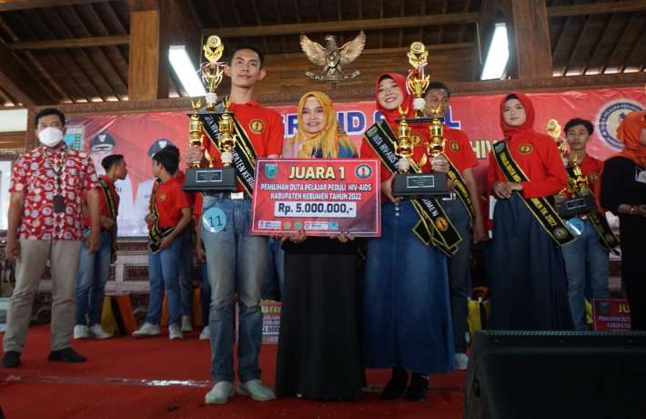 SISWI MAN 1 KEBUMEN RAIH JUARA 1 DUTA PELAJAR PEDULI HIV AIDS KABUPATEN KEBUMEN 2022