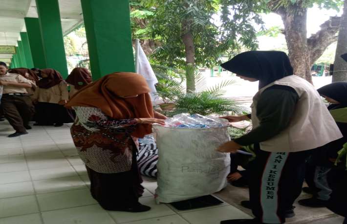 MAN 1 Kebumen Bergerak Menjadi Bagian dari Hari Bersih-Bersih Sedunia