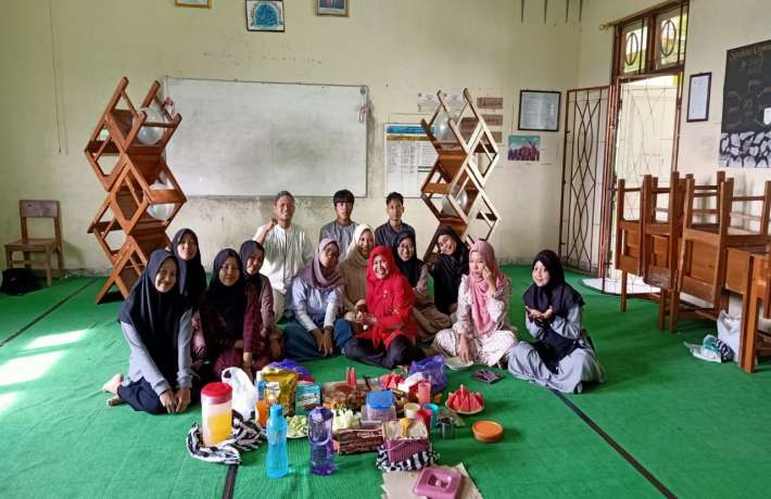 Tanamkan Kreativitas MAN 1 Kebumen Rayakan Idul Fitri dengan Resepsi Kelas