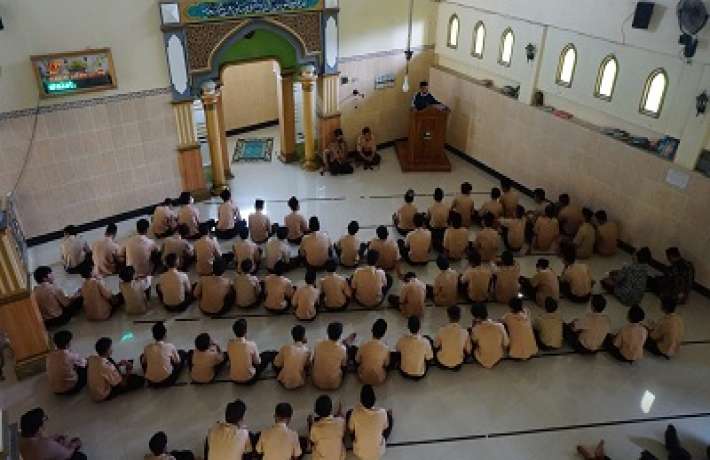 Gus Fauzan Ajak Peserta Didik MAN 1 Kebumen Jadikan Ramadhan Sebagai Ajang Meningkatkan Kualitas Iman