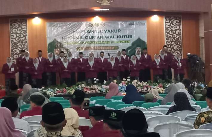 Gema Wahyu Ilahi di MAN 1 Kebumen Haflah Tasyakur Khotmil Qur’an Berlangsung Khidmat