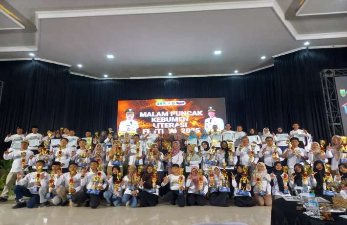 MAN 1 Kebumen Raih Penghargaan Sekolah Aktif Literasi Budaya di Kebumen Literasi Festival 2025