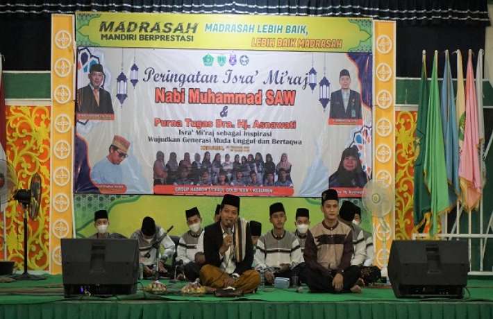 Peringati Isra Mi`raj Nabi Muhammad SAW 1443 H MAN 1 Kebumen Gelar Mansa Bersholawat bersama Gus Syamsul Ma`arif