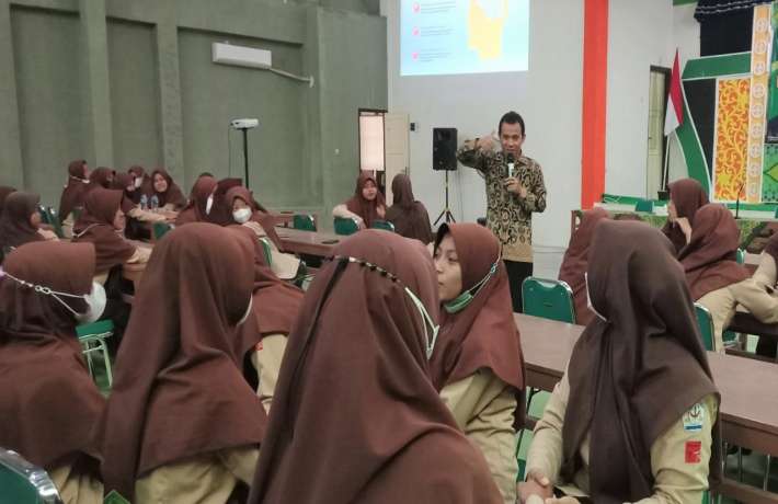 Hadapi Persaingan Masuk Perguruan Tinggi MAN 1 Kebumen Gandeng Hendri Unduh Motivasi Peserta Didik Kelas XII