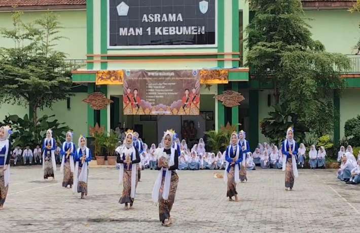 Puncak Bulan Bahasa MAN 1 Kebumen Gaungkan Literasi Budaya  dan Pemuda Berprestasi