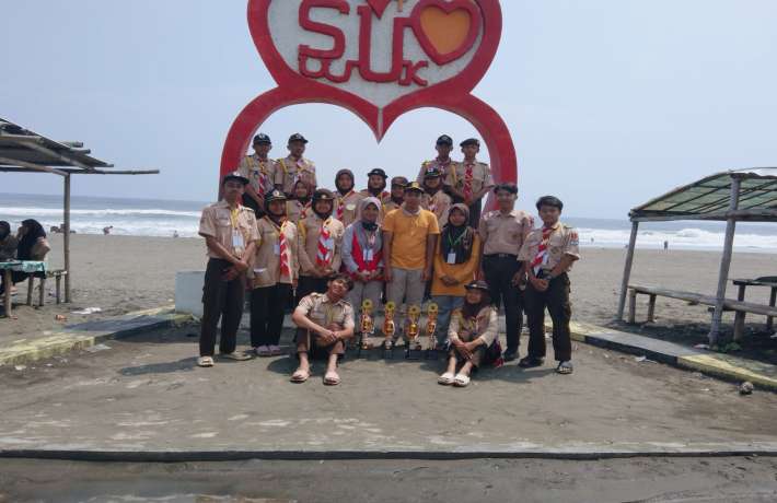 Kemah Wisata Pramuka MAN 1 Kebumen Bawa Pulang 4 Piala