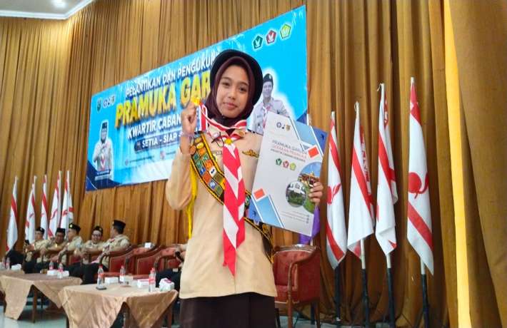 Gita Shintia Putri Siswi MAN 1 Kebumen Resmi Dilantik Menjadi Pramuka Garuda Kwarcab Kebumen
