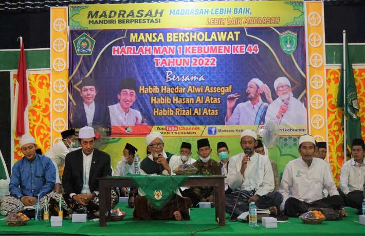 Peringati Harlah ke 44 MAN 1 Kebumen Gelar Mansa Bersholawat  Bersama Habib Haedar Alwi Assegaf