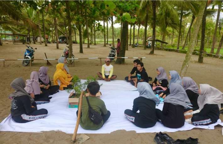 Peduli dan Sayangi Alam MAN 1 Kebumen Adakan Tanam Pohon dan Bersih Pantai