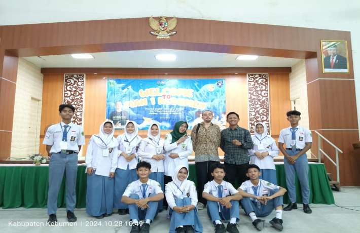 Siswa MAN 1 Kebumen Belajar Bersama Native Speaker dalam Peringatan Bulan Bahasa