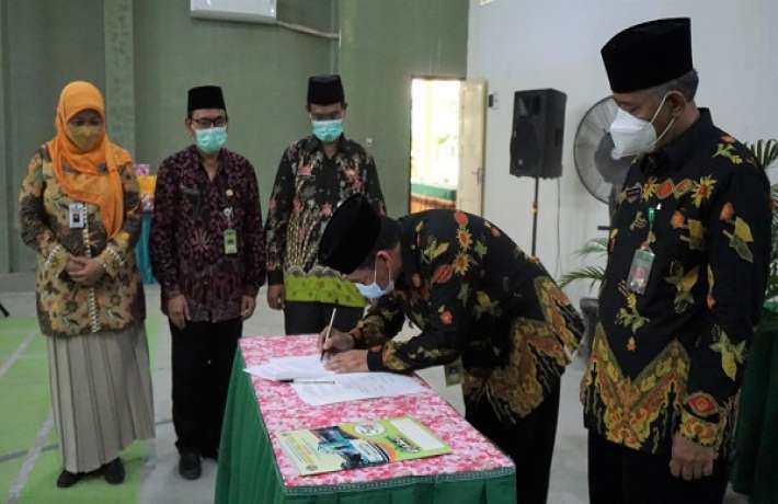 H. Wachid Adib Resmi Jabat Kepala MAN 1 Kebumen