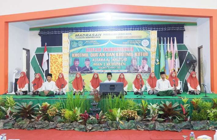 Asrama Al Kautsar MAN 1 Kebumen Gelar  Haflah Akhirussanah Khotmil Qur`an Wal Kutub 