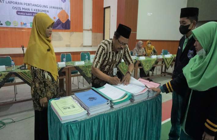 Ajang Melatih Demokrasi dan Kepemimpinan OSIS MAN 1 Kebumen Gelar Rapat Laporan Pertanggungjawaban