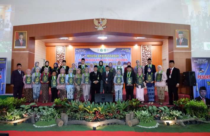 Lulus Seratus Persen dan Terbanyak Masuk PTN Tanpa Tes Se-Karesidenan Kedu  MAN 1 Kebumen Rayakan Kemenangan
