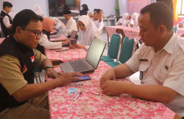 Dukung Program Pemerintah MAN 1 Adakan Aktivasi Identitas Kependudukan Digital