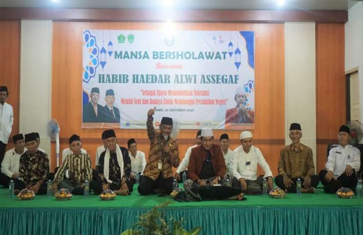 Shalawat Bersama Habib Haidar Alwi Assegaf Kakankemenag Kebumen Hadiri Peringatan Maulid Nabi di MAN 1 Kebumen